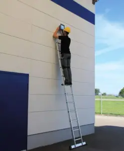 Günzburger Steigtechnik Anlegeleiter SprossenSafe R13 mit Standard-Traverse