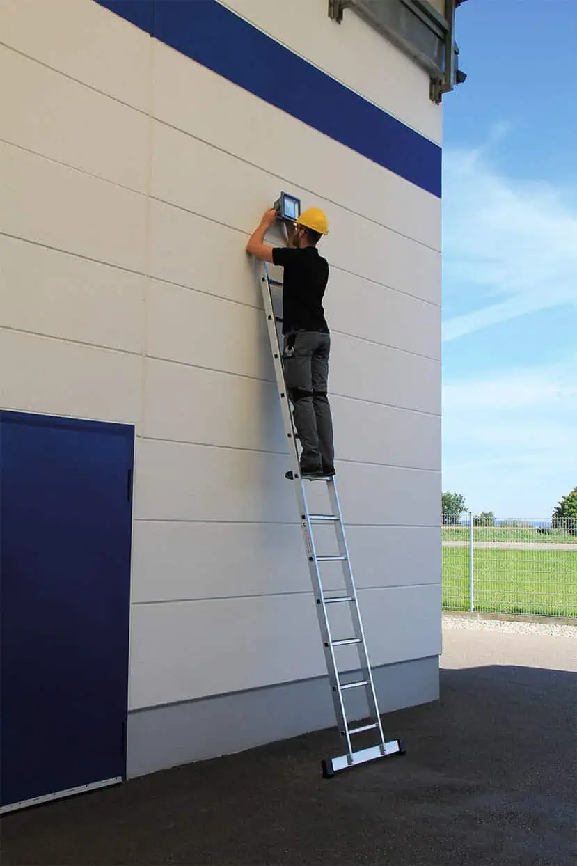 Günzburger Steigtechnik Anlegeleiter SprossenSafe R13 mit Standard-Traverse